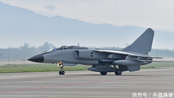 配资炒股评测网 日本打响前哨战！侦察机与歼轰7贴面对峙，但更危险的还在后头