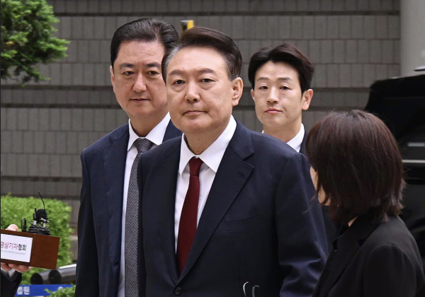 在线实盘配资炒股平台开户 前总统叛国罪调查启动，韩国检察官搜查24个军方单位，尹锡悦这次或将牢底坐穿！